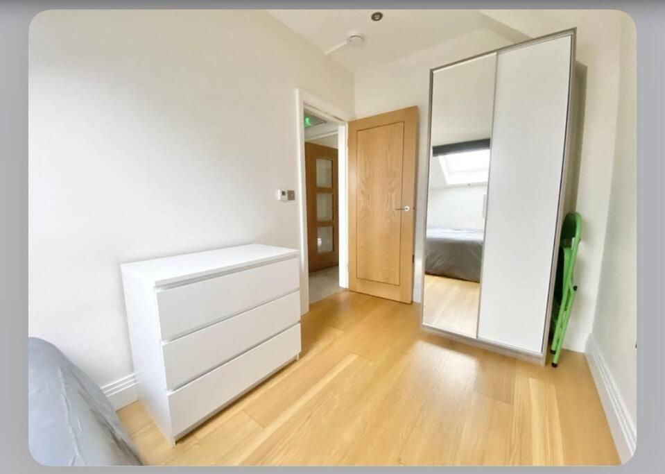 Luxury 4-Bed Apartment With Balcony & Garden, Near Emirates Stadium, 15 Mins To Central Лондон Экстерьер фото