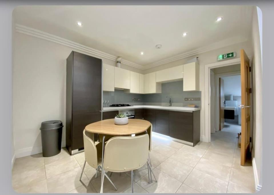 Luxury 4-Bed Apartment With Balcony & Garden, Near Emirates Stadium, 15 Mins To Central Лондон Экстерьер фото