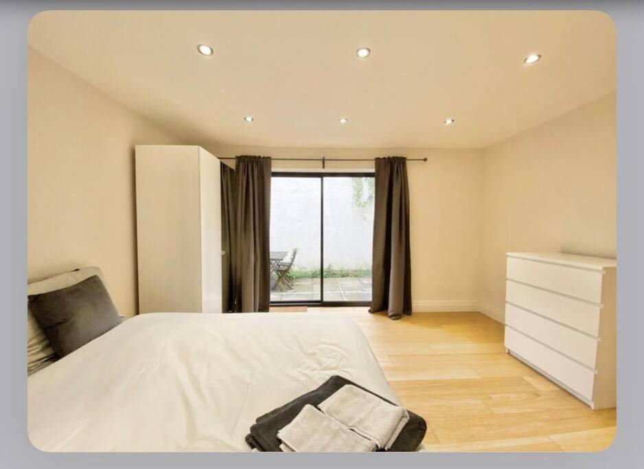 Luxury 4-Bed Apartment With Balcony & Garden, Near Emirates Stadium, 15 Mins To Central Лондон Экстерьер фото