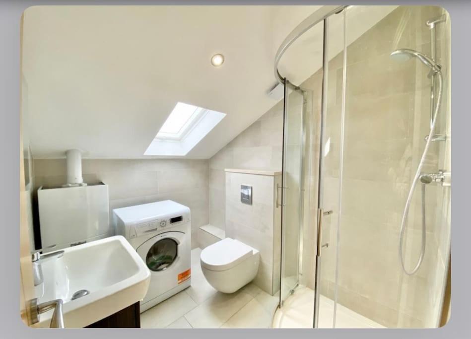Luxury 4-Bed Apartment With Balcony & Garden, Near Emirates Stadium, 15 Mins To Central Лондон Экстерьер фото