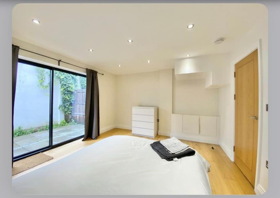 Luxury 4-Bed Apartment With Balcony & Garden, Near Emirates Stadium, 15 Mins To Central Лондон Экстерьер фото